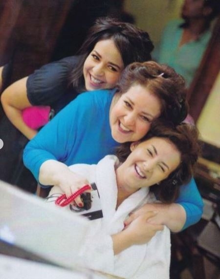 دنيا وإيمي سمير غانم في ذكرى يوم ميلاد والدتهما