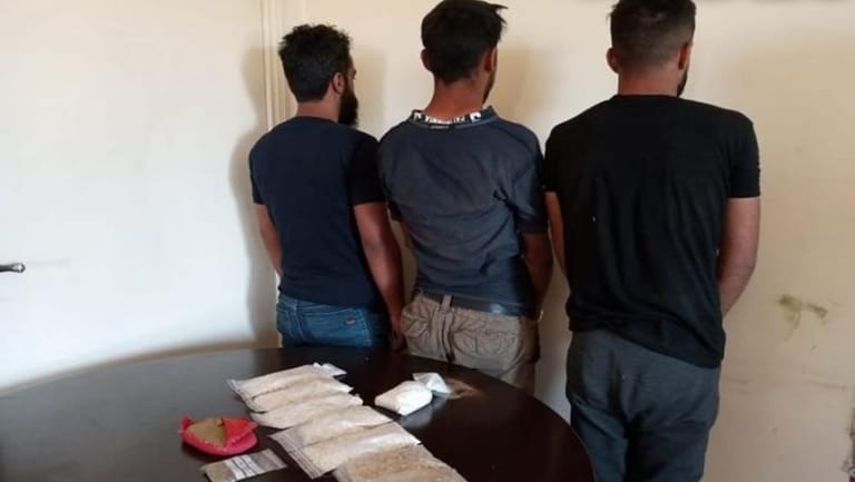 بالصّورة: توقيف تجار مخدّرات وهذا ما ضُبط بحوزتهم