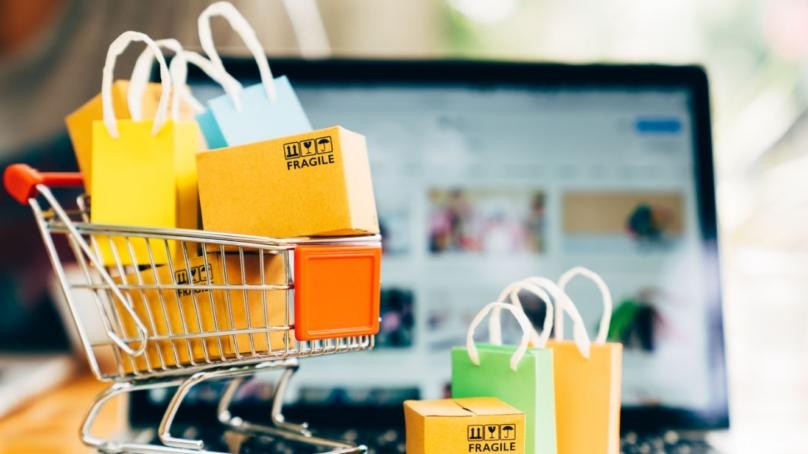 التّجارة "أونلاين" ملجأ الأولاد لمساعدة الأهل