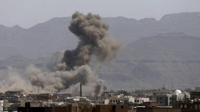 Houthi media: 3 US-British raids targeted the Ras Issa area in the Salif district in Hodeidah Governorate ​