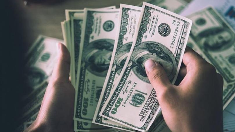ارتفاع كبير في سعر الدولار في السوق السوداء