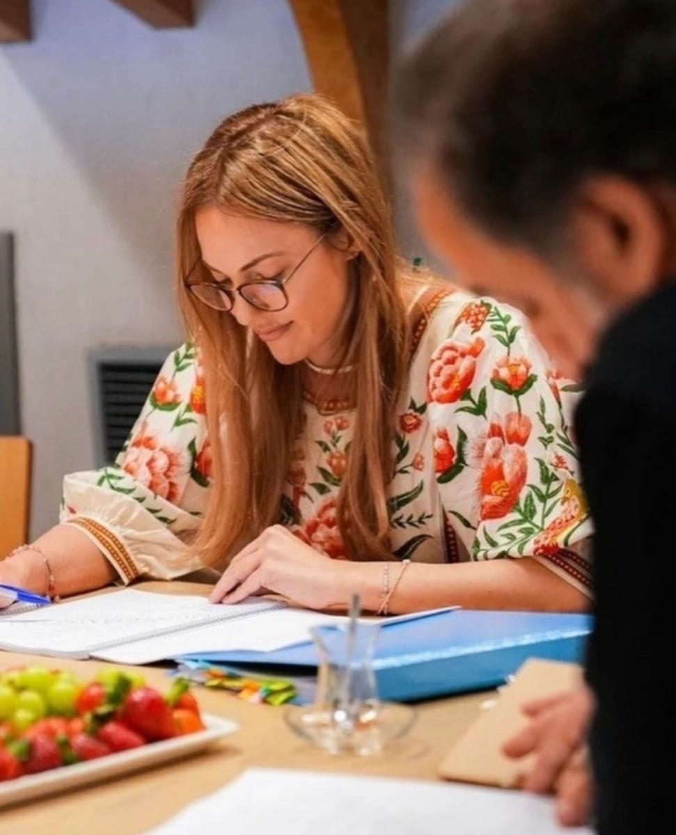 بالصور: بعد "حريم السلطان"... مريم أوزرلي وخالد أرغنتش يجتمعان من جديد