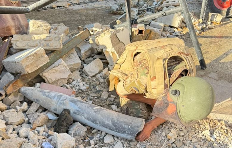 بالصورة: الجيش يُفكّك قنبلة طيران موجّهة في عين المريجة