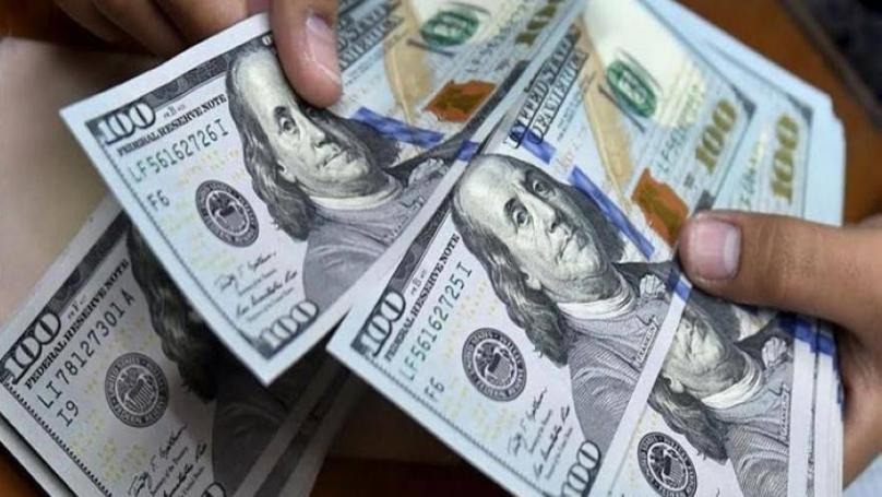 الدولار في لبنان: سعره حسب لونه!