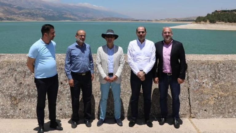 حسن مراد وسفير الباراغواي جالا في بحيرة القرعون