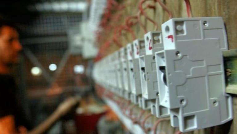 "جمهورية المولّدات" تفرض "خوّة" على مشتركي الطاقة الشمسية!