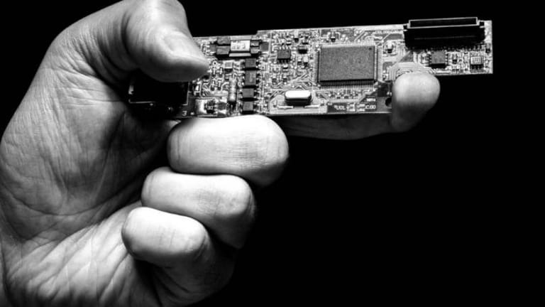 إسرائيل "تقصف" لبنان بسلاح جديد