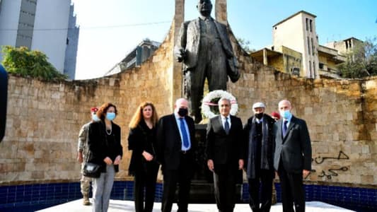 Floral wreath laid at statue of Bechara El-Khoury