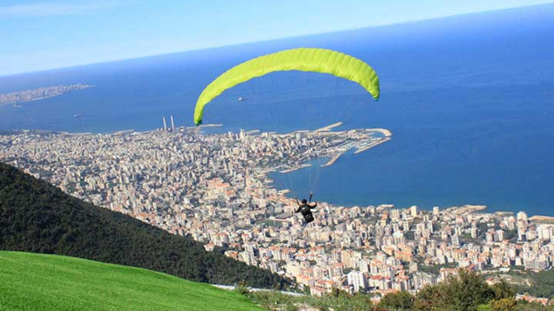 في لبنان: رحلة طائرة شراعية انتهت بمأساة