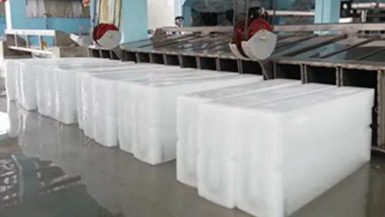 إلزام مصانع الثلج بإجراء فحوصات دورية لمنتجاتها