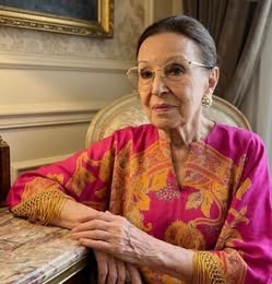 ظهور نادر للفنانة نجاة الصغيرة يشعل مواقع التواصل