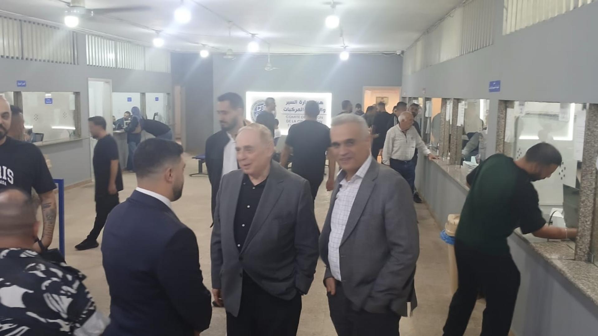 البستاني يزور مصلحة تسجيل السيارات في الأوزاعي ويشيد بتحسّن الأداء الإداري والتنظيم في الفرع