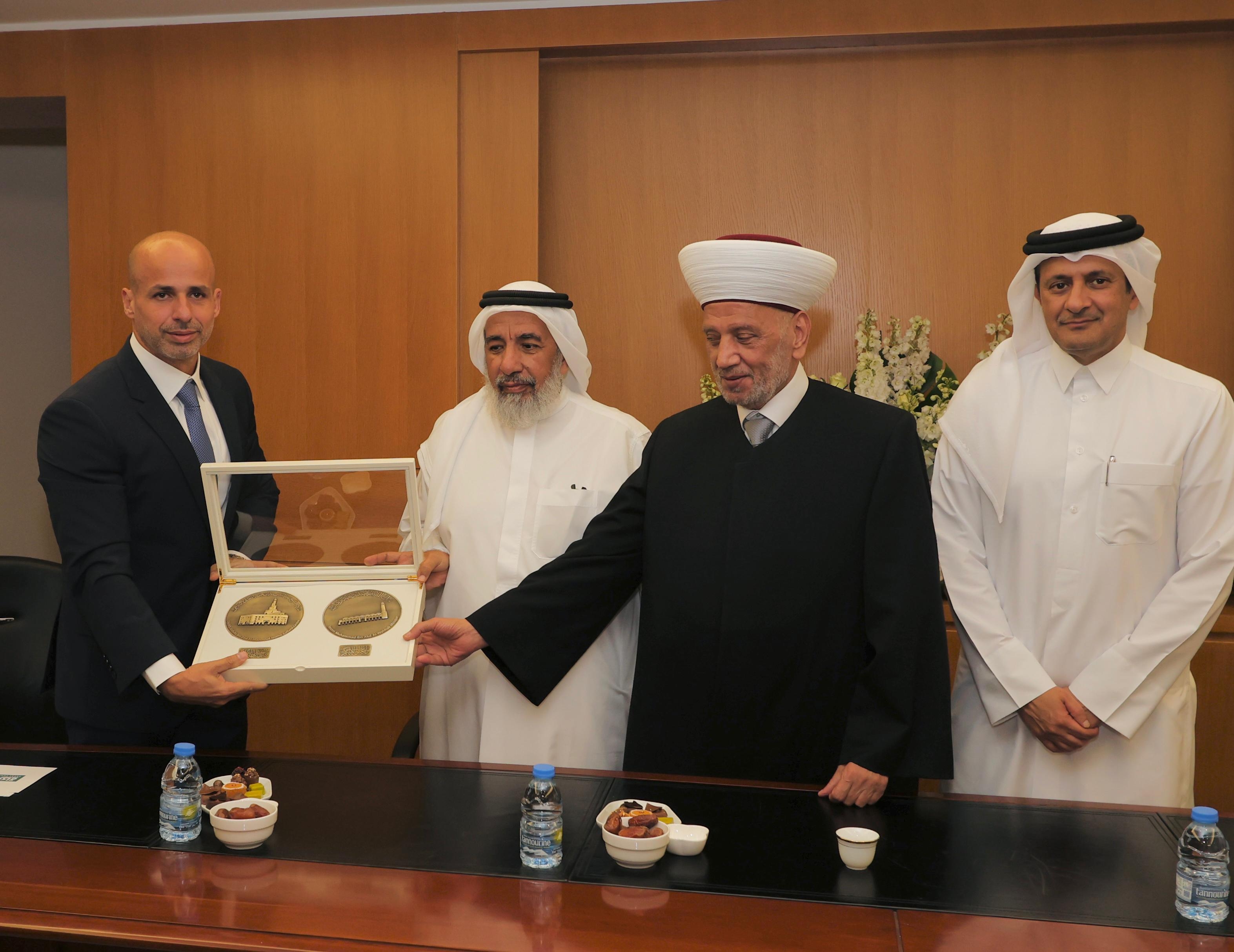 المفتي دريان والوزير القطري الغانم زارا صندوق الزكاة