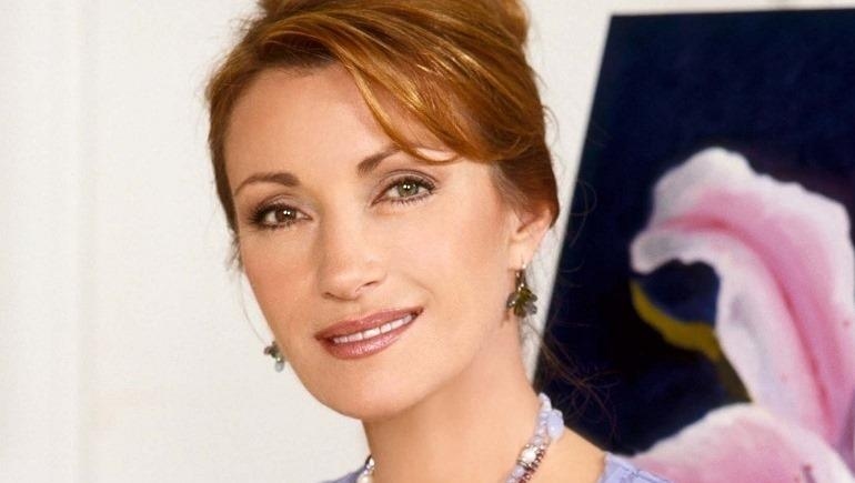 نجمة جيمس بوند تكشف تحولها لمشردة بعد انهيار زواجها
