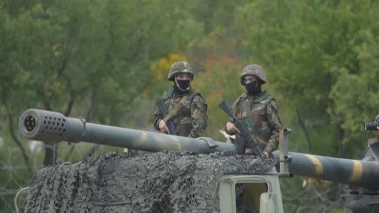 هل تعرقل أحداث سوريا تسليم السلاح؟ التفاصيل في النشرة بعد قليل