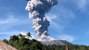 Indonesia's Mt Ibu erupts