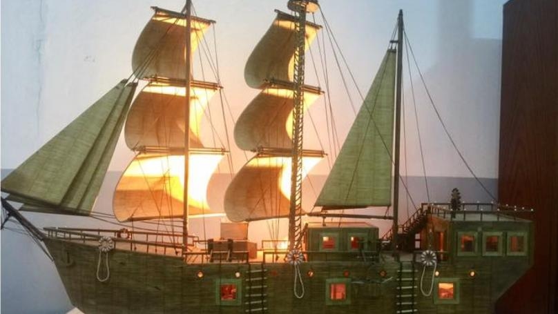 أبدَع بعيدان كبريت فقط.. فنان انتصر على الحياة مرتين ورحل