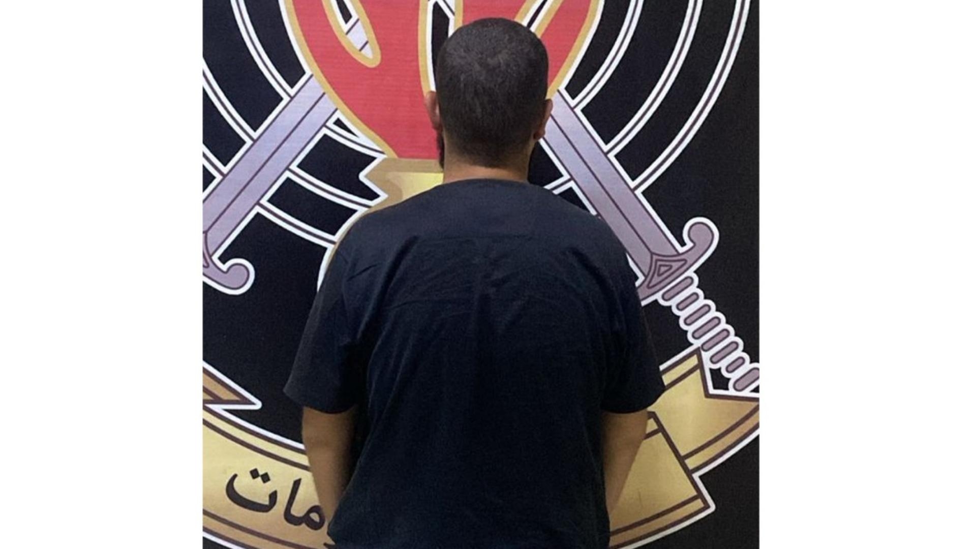 يوقف المواطنين ويطلب هويّاتهم... "حرامي" بإتقان!