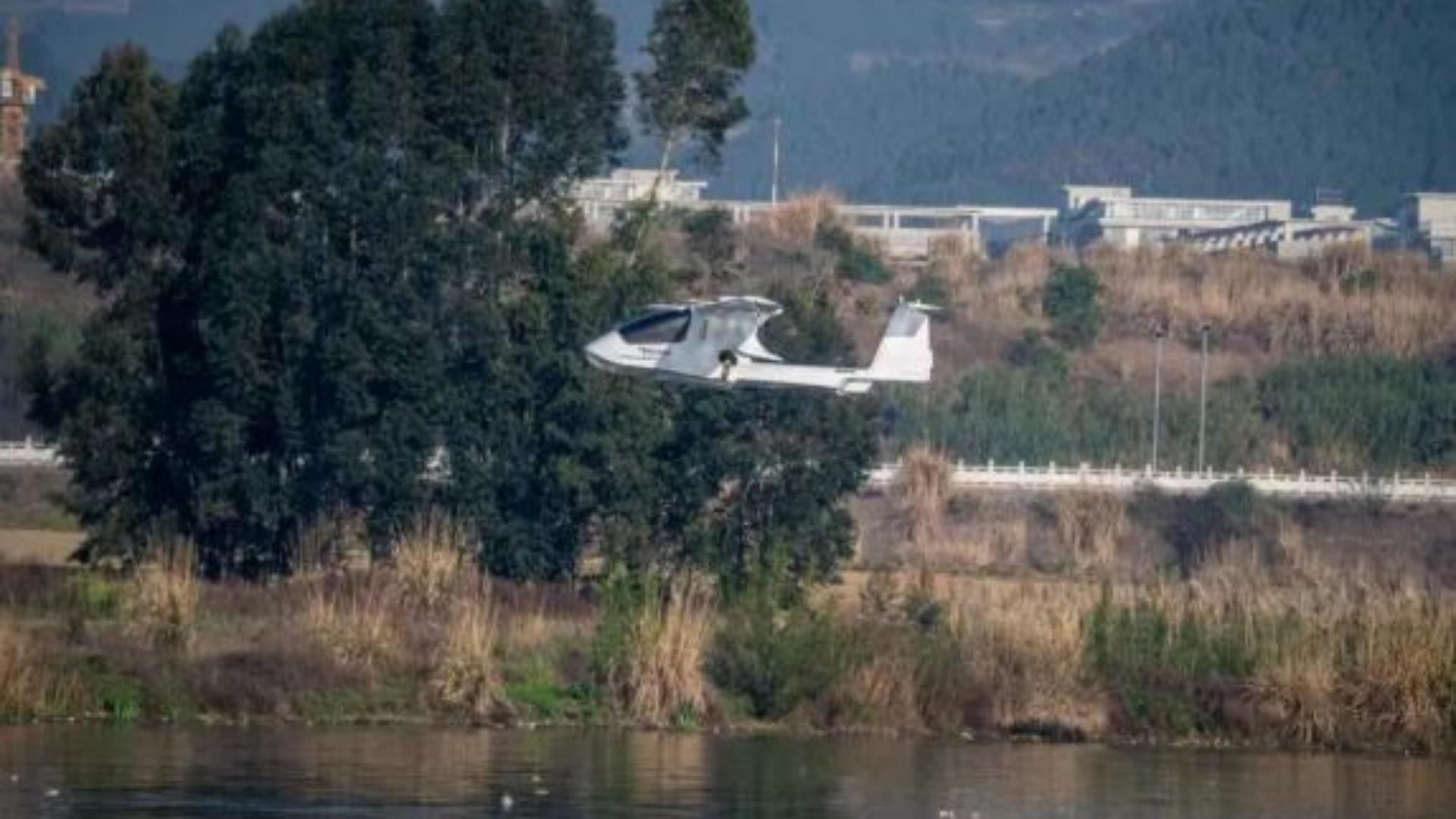 طائرة برمائية مسيّرة