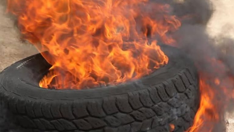 Protesters set tires ablaze outside banks in Badaro