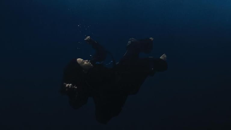 بعد تسريب قائمة أغاني ألبومها الجديد... بيلي إيليش تهاجم مجلة "رولينغ ستون"