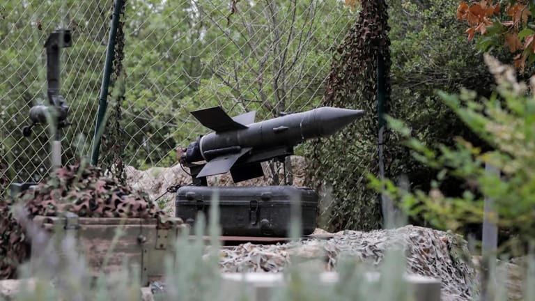 هكذا "تُهرِّب" إيران الأسلحة إلى "الحزب"