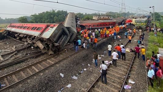 Families, Rescuers Search for Victims of India's Worst Train Crash in Decades