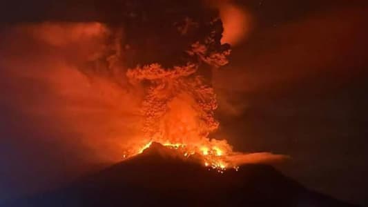 بالفيديو: ثوران بركان... تأهّب وتحذير من "تسونامي"!