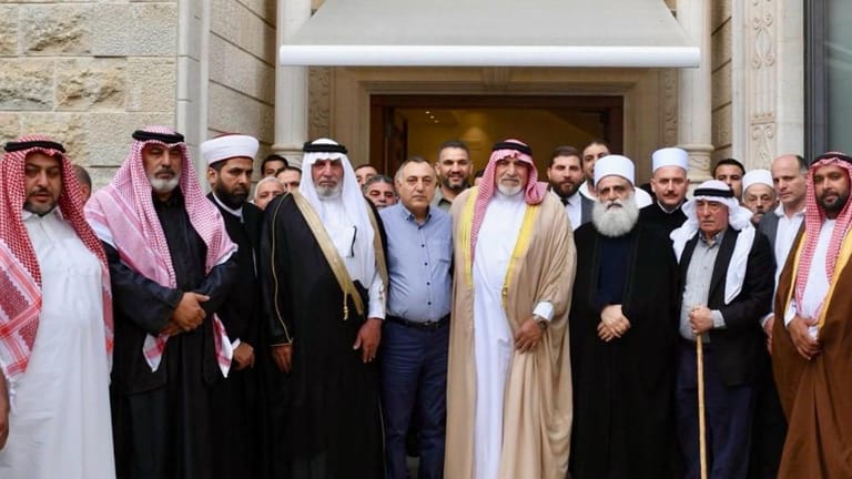 أبي المنى استقبل وفدًا من العشائر العربية: مبادرة لتعزيز الثقة ودرء الفتنة