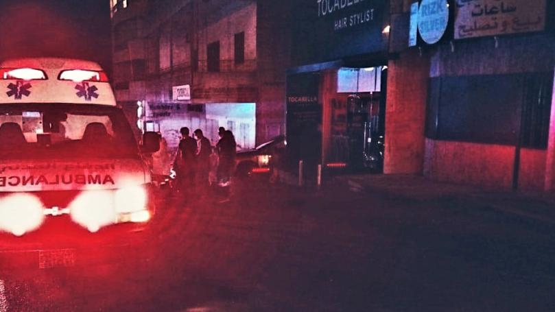 صدمتهم سيّارة أثناء اجتياز الطريق!
