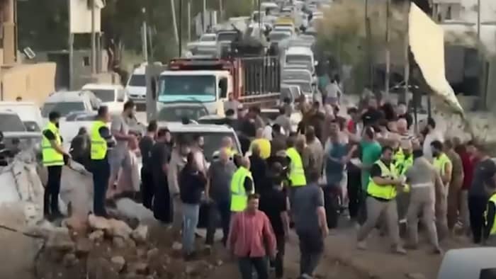 بالفيديو: مشاهد لزحمة السير وعبور الأهالي على جسر القاسمية