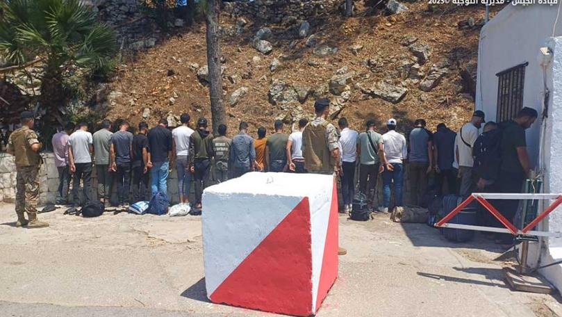 بالصور: أسلحة وذخائر ومخدّرات... سلسلة مداهمات للجيش