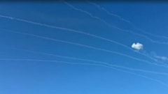 بالفيديو: صواريخ "الحزب" في سماء كريات شمونة