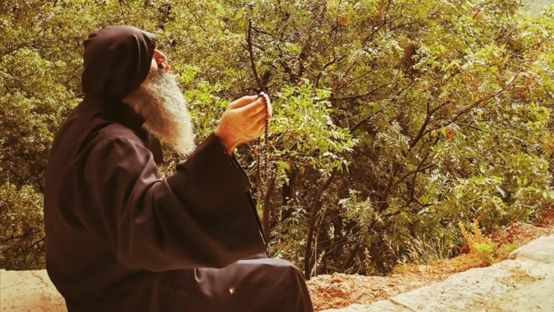 للمرّة الأولى وبعد إذنٍ إستثنائيّ... نسّاك لبنان إلى الضوء