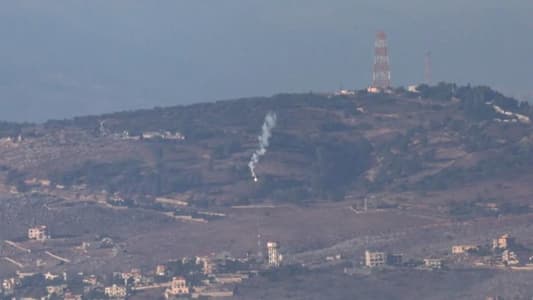 The Israeli army set fire to a house in the town of Maroun El Ras