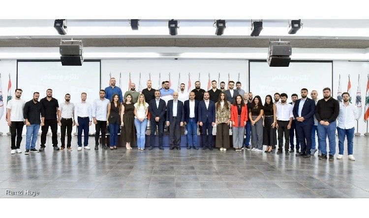 جعجع للمتخرّجين: السياسة النظيفة من أشرف الأعمال