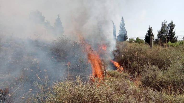 حريق في الريحانية خراج بلدة ببنين