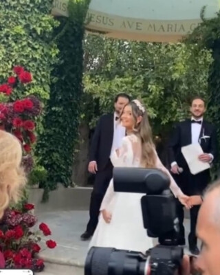 بالصور: وليد توفيق يحتفل بزفاف ابنته نورهان في مدريد... والجمهور ينبهر بالشبه الكبير بينها وبين والدتها جورجينا رزق!