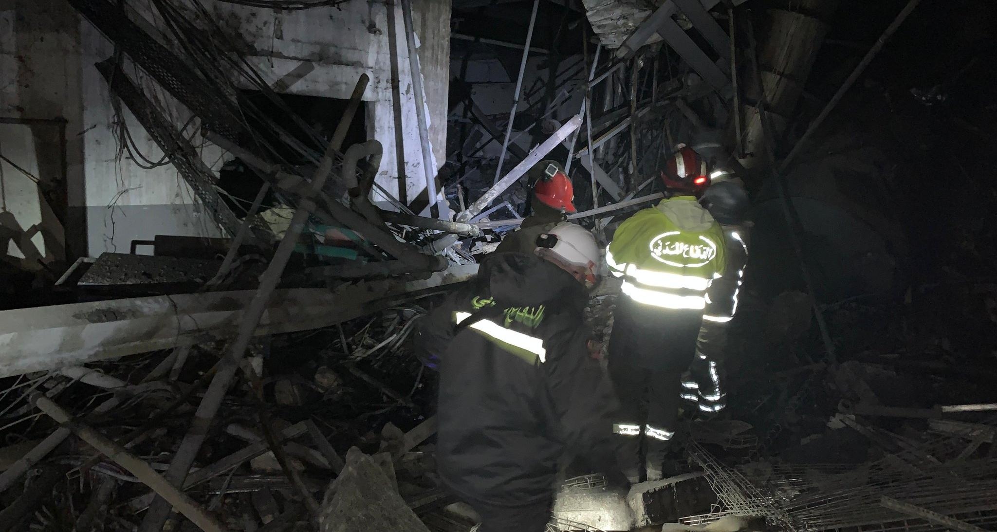 بالصّور: انفجار وحريق... هذا ما حصل داخل معمل