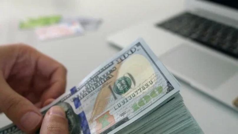 دولار ما بعد التّكليف يتخطّى الـ 29 ألف ليرة!