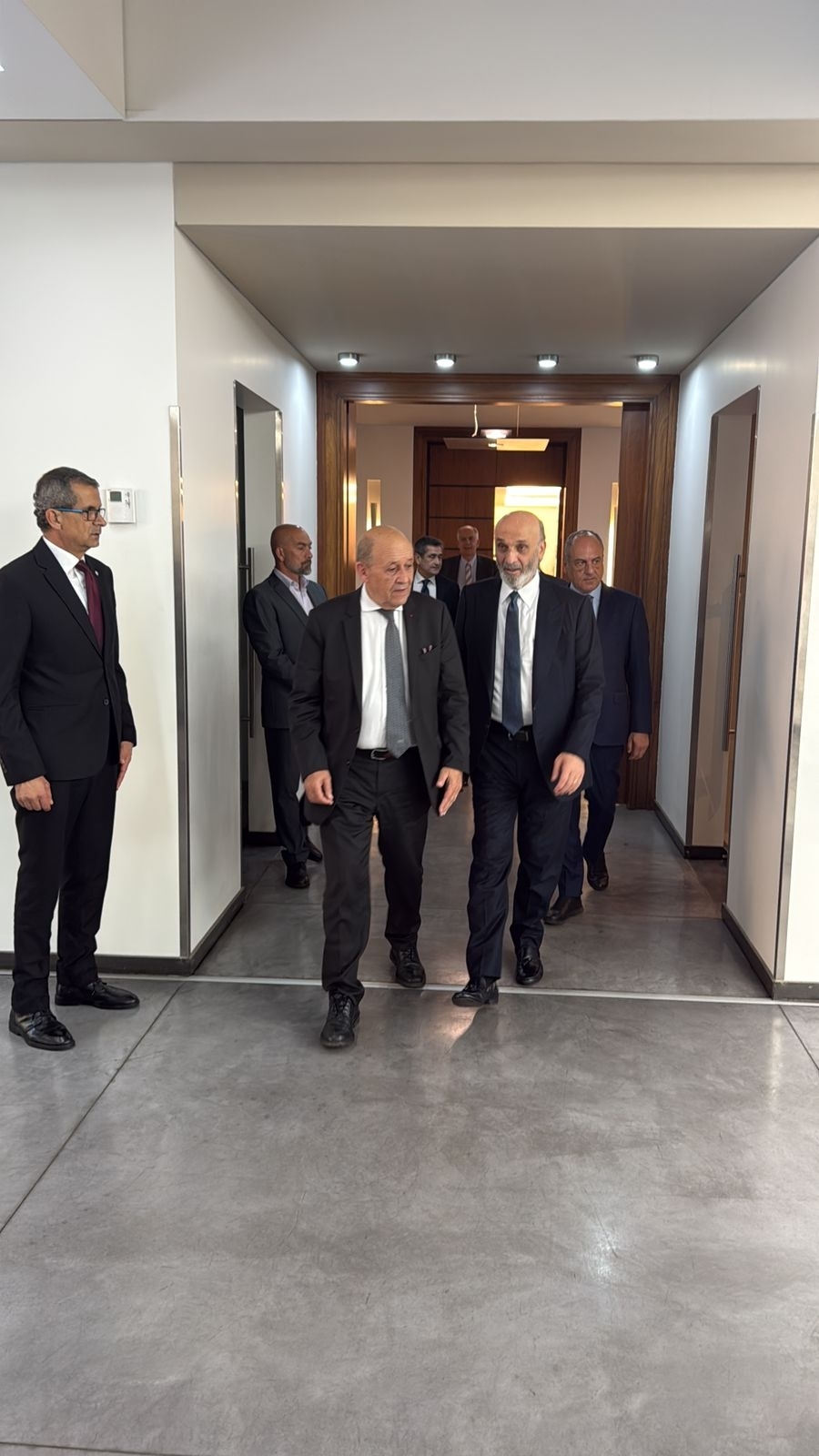 Sources from the Le Drian–Geagea meeting to MTV: The Lebanese Forces stressed the necessity of handing over weapons first, setting a clear timeframe, and implementing the required reforms before anything else