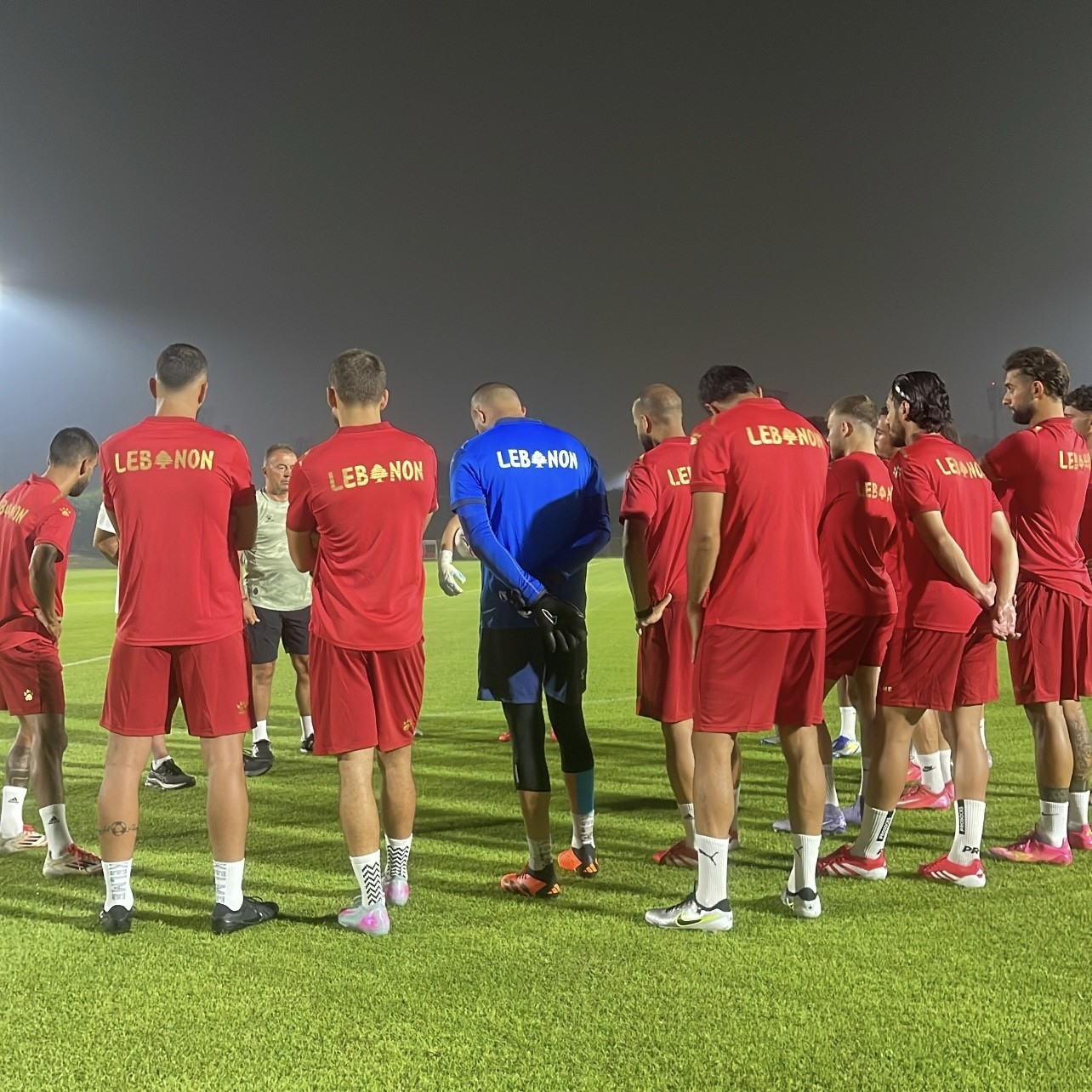 لبنان يختبر قاعدته المحلية أمام قطر بغياب المحترفين