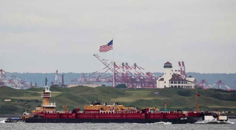 Oil slides as U.S. holds off refilling strategic reserve