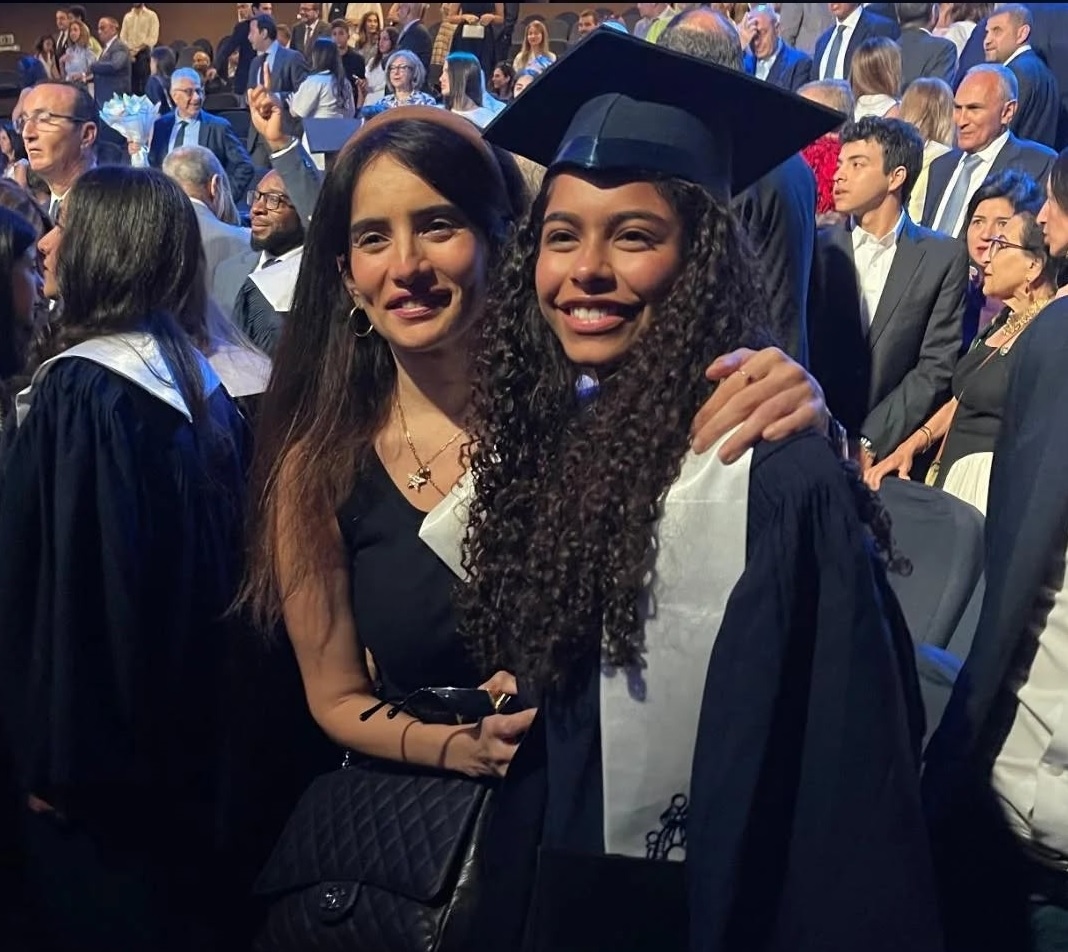مريم ابنة شيرين عبد الوهاب تحتفل بتخرجها وعلامات استفهام حول غياب والدتها