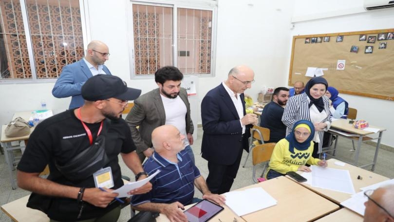 بالصور: الحجار تفقّد عمليّة الفرز في بيروت