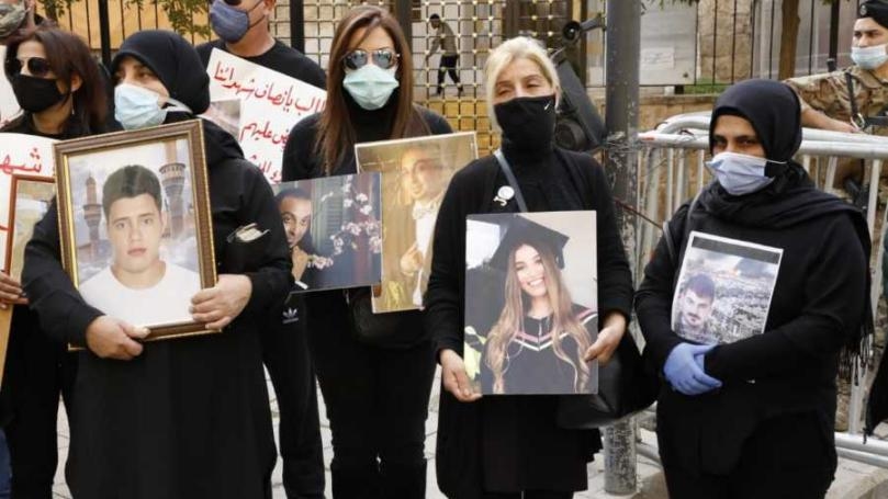 تجدّد المواجهات أمام منزل الوزير فهمي وتدافع حادّ بين المشاركين في الوقفة والقوى الأمنية