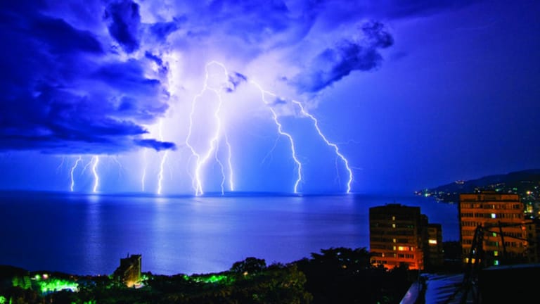 برق ورعد ورياح: "إجت الشتوية"؟