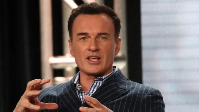 عائلة جوليان مكماهون تكسر صمتها بكلمات مؤثرة بعد وفاته