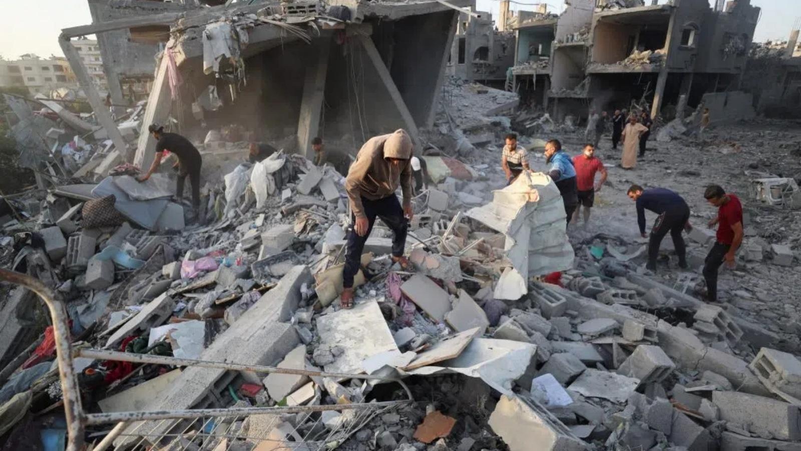 Israeli bombardment kills 80 people, as Trump visits Gulf