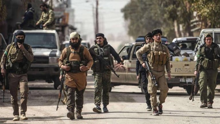 Syrian Observatory: Turkish artillery shelling targeted the Qaraqozak axis in northern Syria, accompanied by intense clashes between the SDF and Turkey-aligned factions east of Manbij